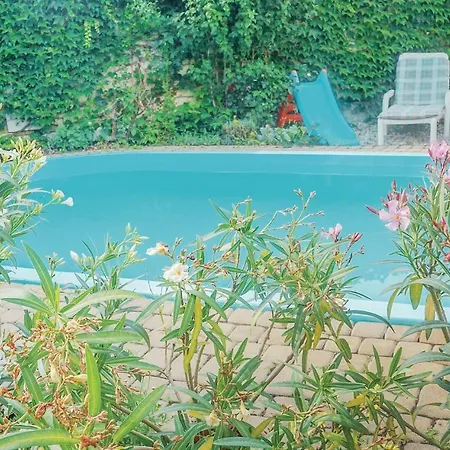 度假居 Four Bedroom Holiday In