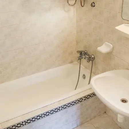 Four Bedroom Holiday In Nyaraló